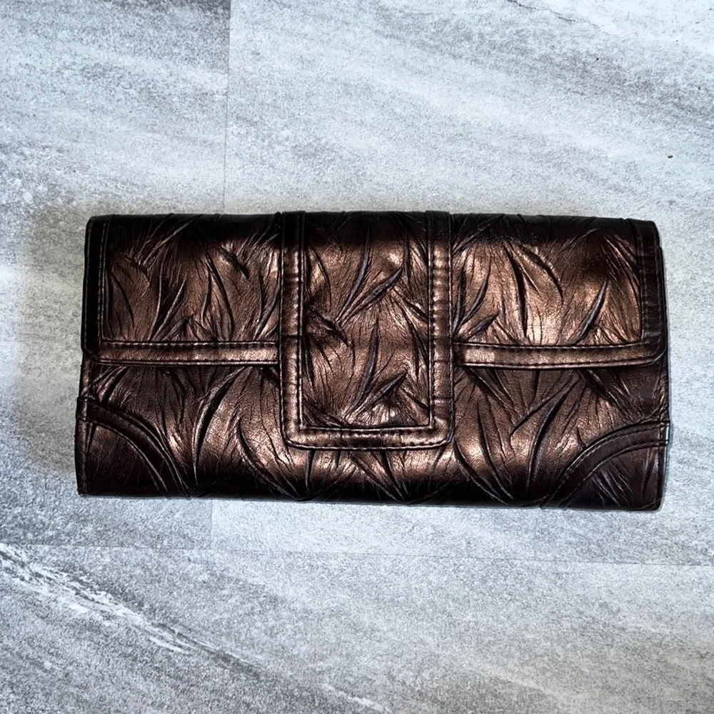 Brown shiny textured clutch bag with chair for shoulder bag‎